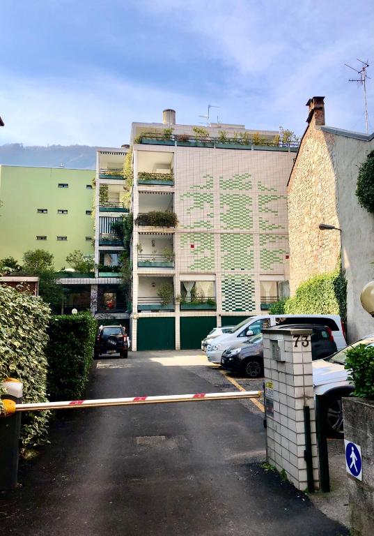 The building in which Az apartmant is located