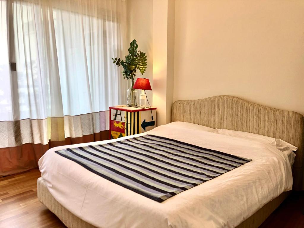A bed or beds in a room at Mascalzone Latino, City center apartment