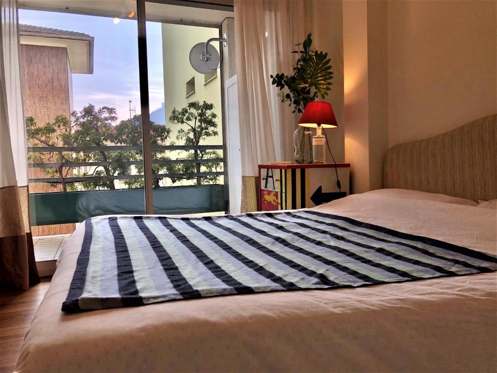A bed or beds in a room at Mascalzone Latino, City center apartment
