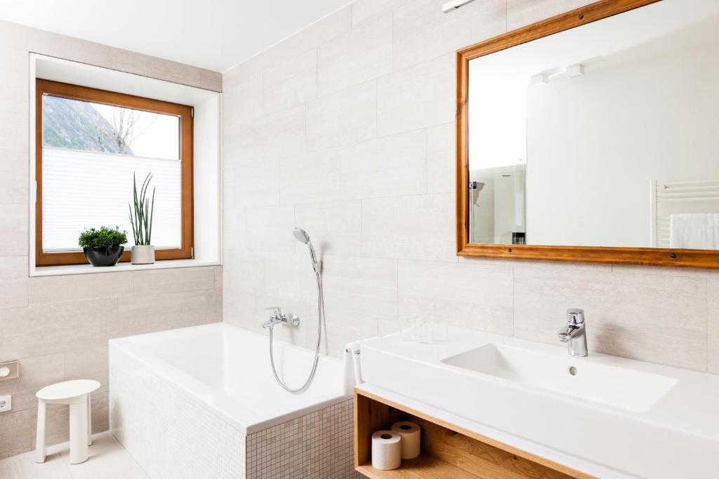 Koupelna v ubytování Valschena Appartements