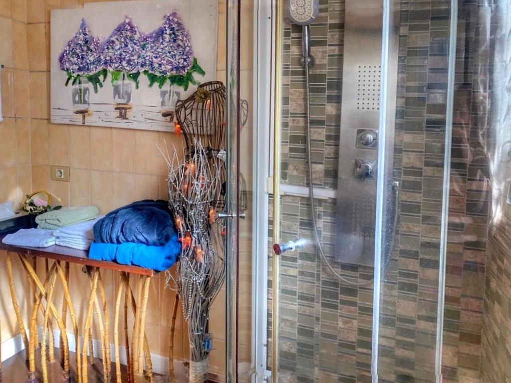 Koupelna v ubytování Mordelliya Private Jacuzzi Suites