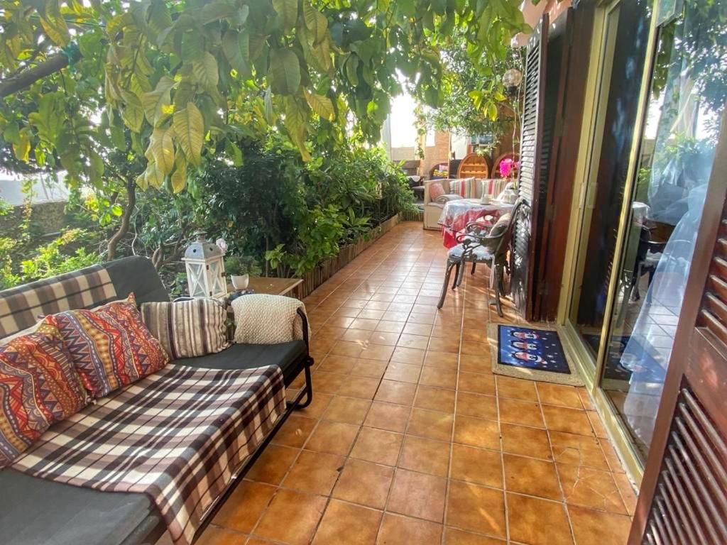 Posezení v ubytování Mordelliya Private Jacuzzi Suites