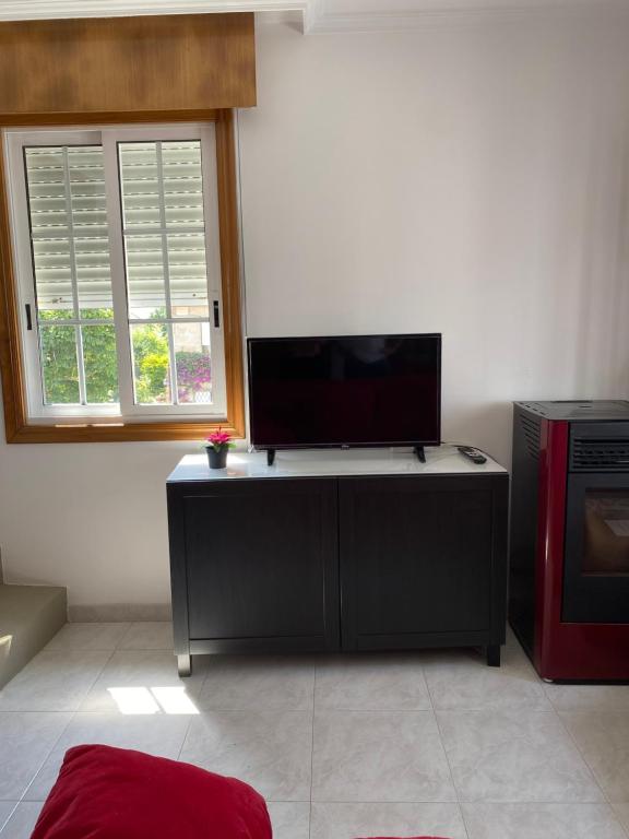 TV a/nebo společenská místnost v ubytování Apartamentos Gamela en Playa Canido - Vigo