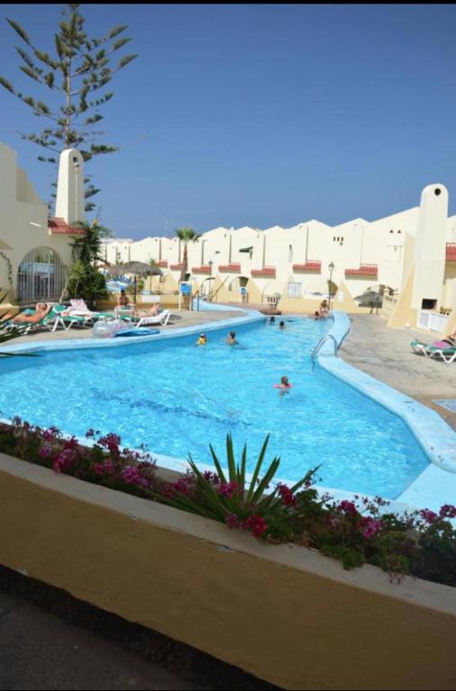 Bazén v ubytovaní Cozy apartment Costa Adeje alebo v jeho blízkosti