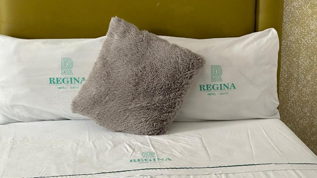 Postel nebo postele na pokoji v ubytování Hotel Suites Regina