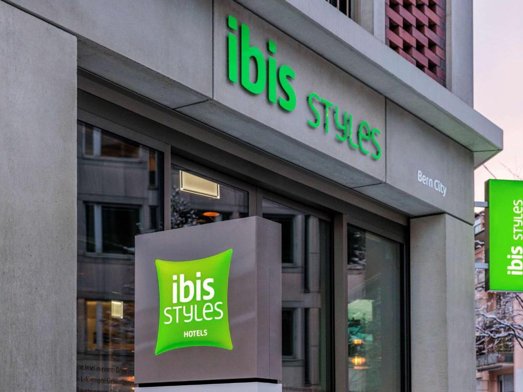 Majutusasutuses ibis Styles Bern City olev sertifikaat, autasu, silt või muu dokument