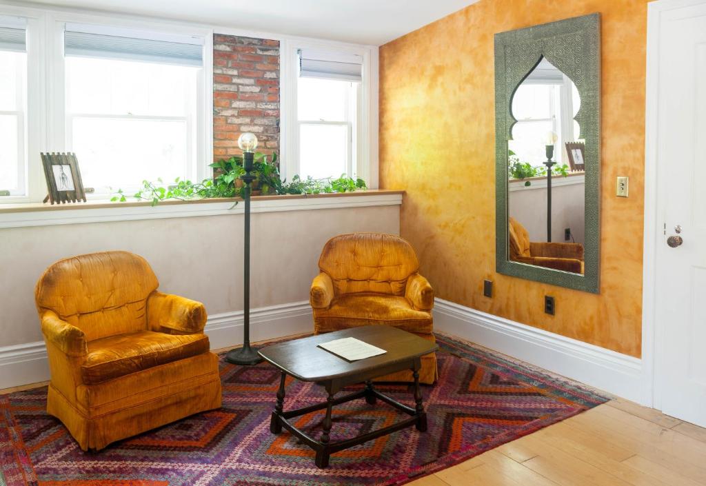Argos Inn - Ithaca's Boutique Hotel - Deluxe King Suite