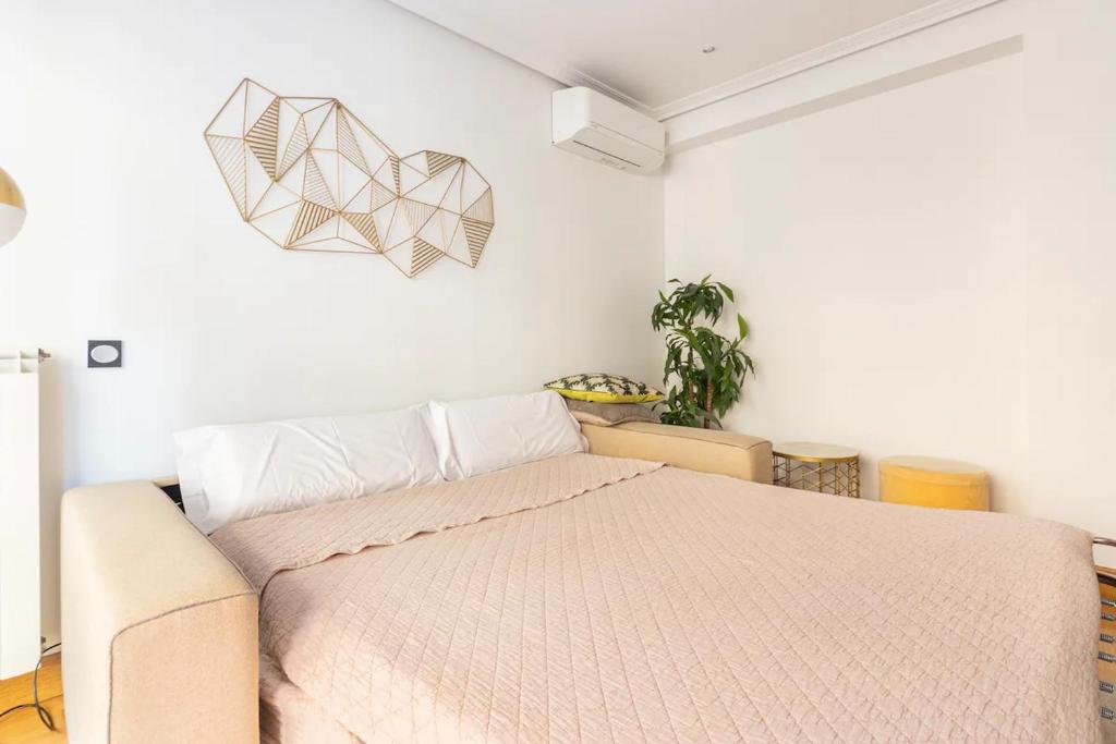 A bed or beds in a room at Luxury Old TownGeneral Jauregi AC