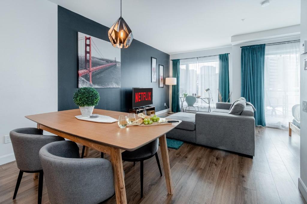 Ruang duduk di Charmant loft - 20 MIN à pied Vieux-Québec !