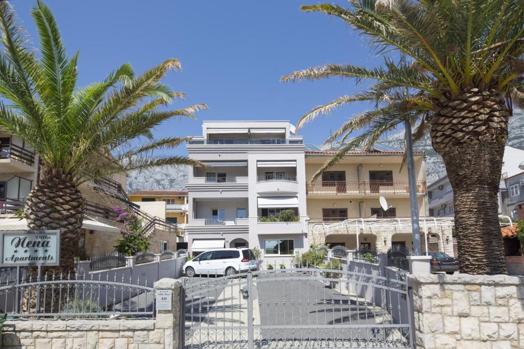 Apartments by the sea Makarska - 20587