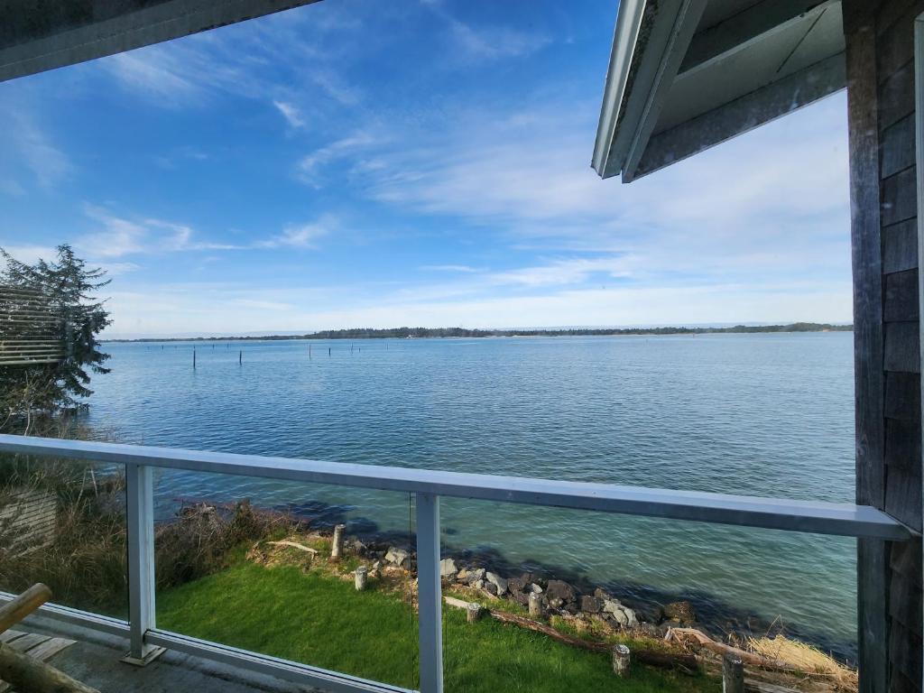 a view of the water from the balcony of a house at Plainview Motel in Coos Bay