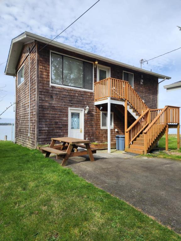a house with a picnic table in front of it at Plainview Motel in Coos Bay