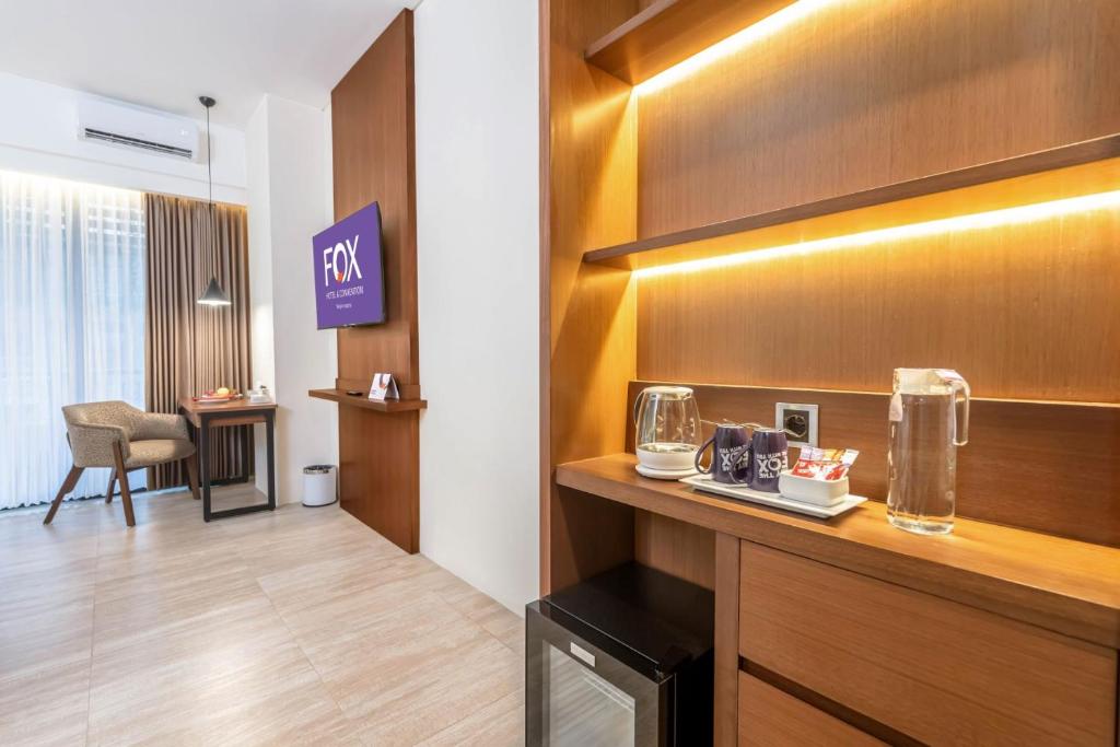 Kuchyň nebo kuchyňský kout v ubytování FOX HARRIS Hotel & Convention Banjarnegara