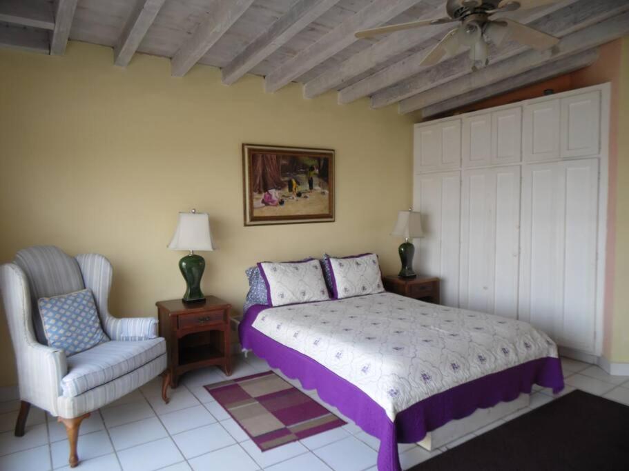 Tempat tidur dalam kamar di Casa Terraza frente a la playa