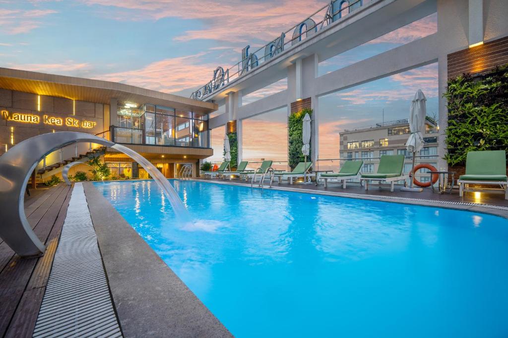 Bazén v ubytování Diamond Sea Hotel nebo v jeho okolí