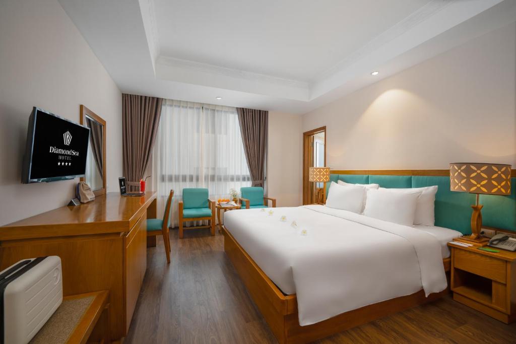 TV a/nebo společenská místnost v ubytování Diamond Sea Hotel