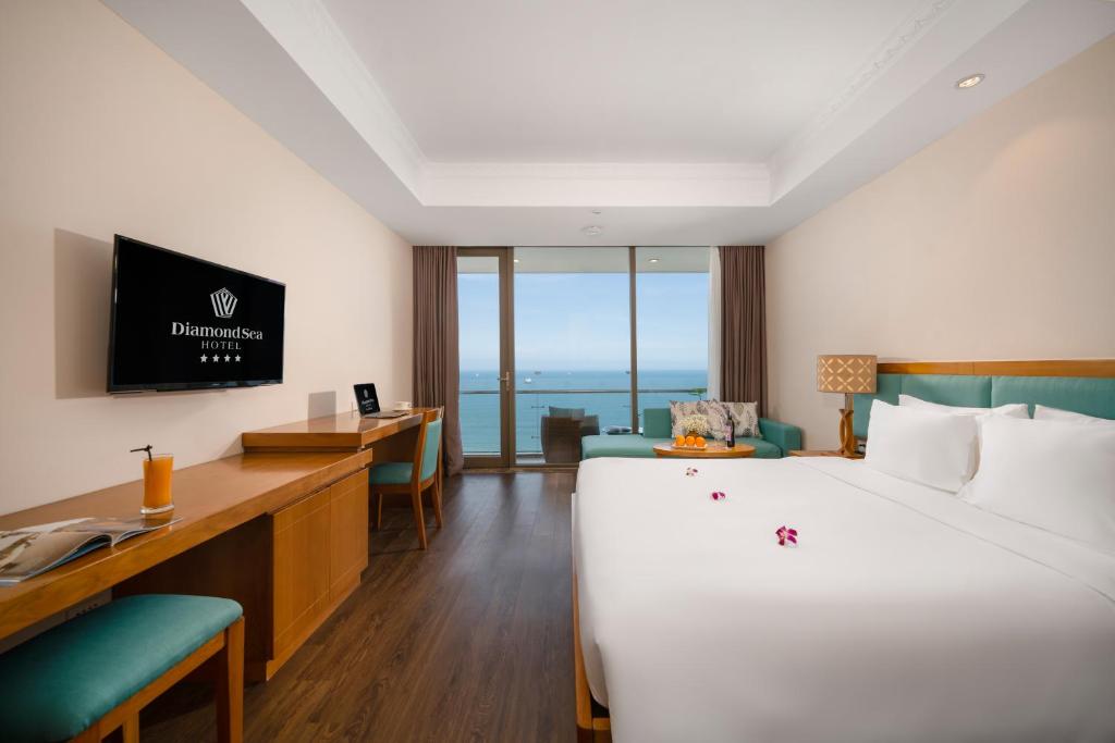 TV a/nebo společenská místnost v ubytování Diamond Sea Hotel