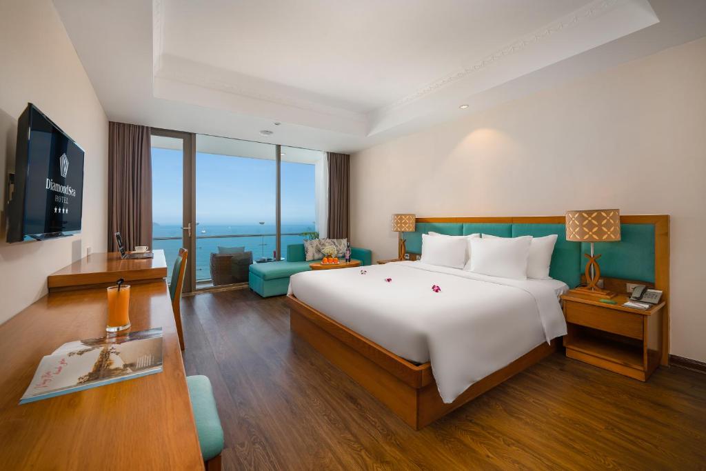 Postel nebo postele na pokoji v ubytování Diamond Sea Hotel