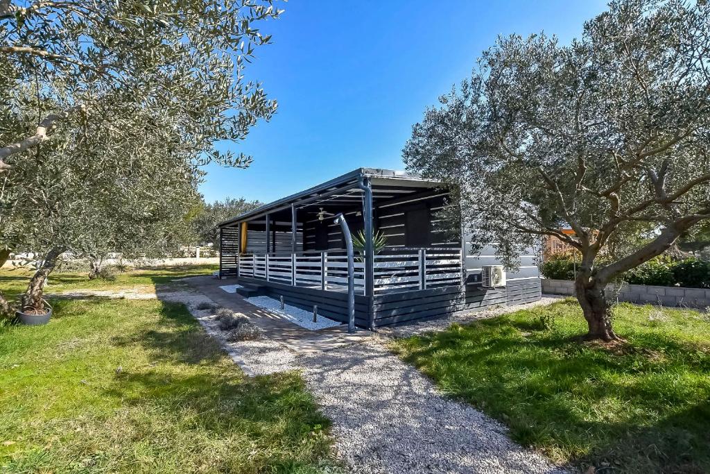 Mobile home Pen Shell