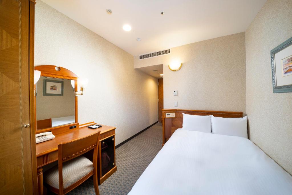 Postel nebo postele na pokoji v ubytování KOKO HOTEL Nagoya Sakae