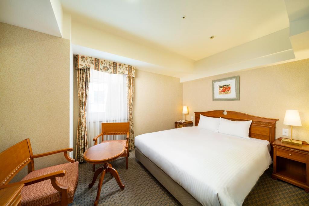 Postel nebo postele na pokoji v ubytování KOKO HOTEL Nagoya Sakae
