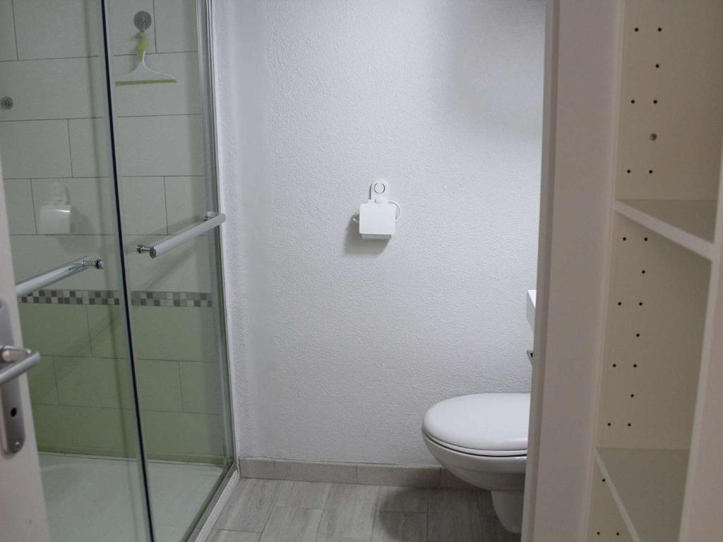 Kúpeľňa v ubytovaní Pavillon Climatisé 2p avec Grande Terrasse à 1500m de la Plage, Jusqu'à 4 Pers - FR-1-229C-78