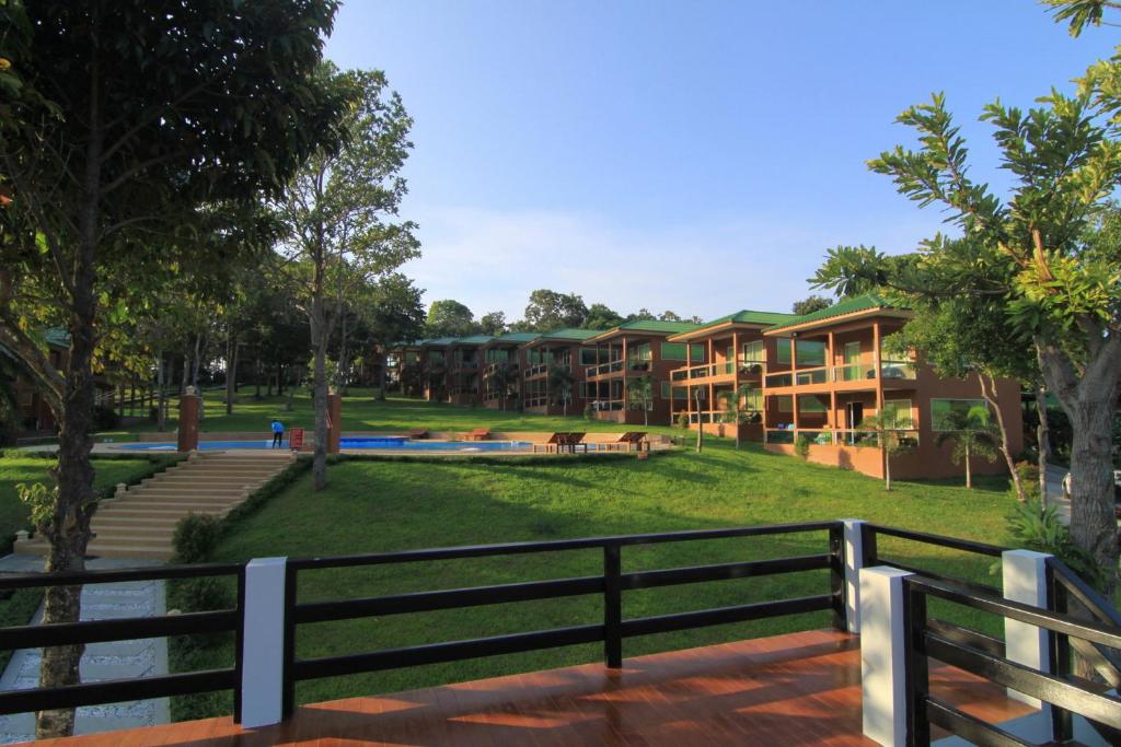 Bazén v ubytování Mountain Resort Koh Lipe nebo v jeho okolí