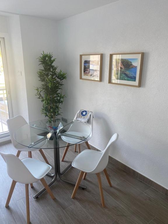 Posezení v ubytování Loft amb vistes al mar by Apartaments La Catifa