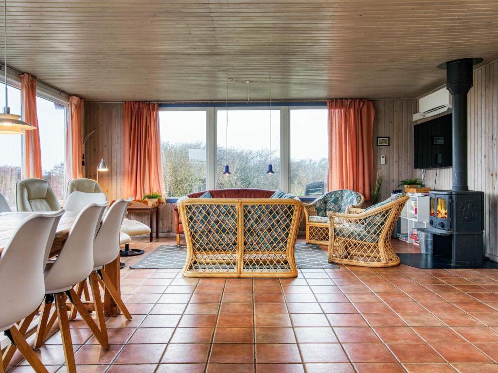 TV a/nebo společenská místnost v ubytování Holiday home Hjørring VIII