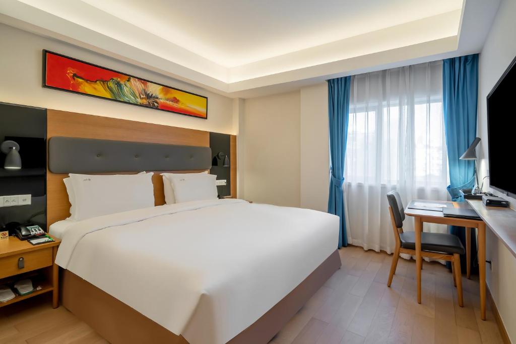 Postel nebo postele na pokoji v ubytování Holiday Inn Shanghai Hongqiao Central by IHG