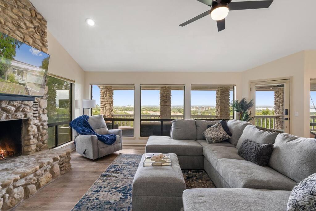 Spacious Lakeview Golf Course View 3 Bedroom Home!, Horseshoe Bay