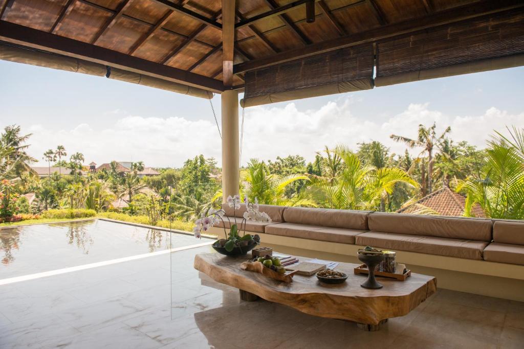 Bazén v ubytování Komaneka at Rasa Sayang Ubud nebo v jeho okolí