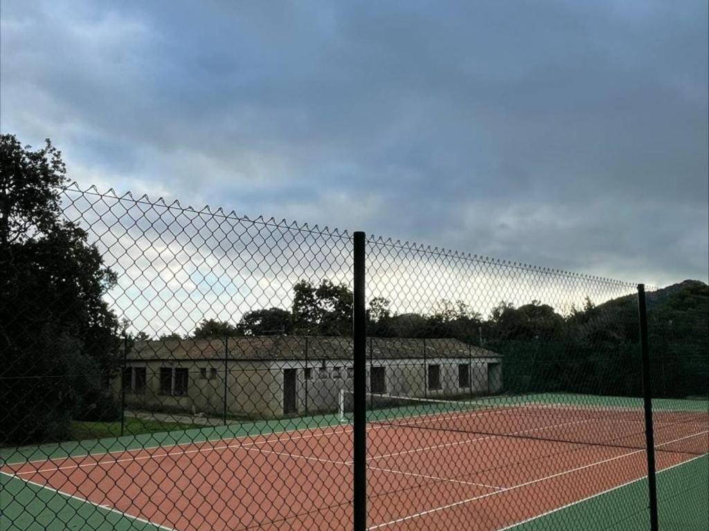 a tennis court with a net on top of it at Maison Porto-Vecchio, 4 pièces, 8 personnes - FR-1-62-145 in Porto-Vecchio