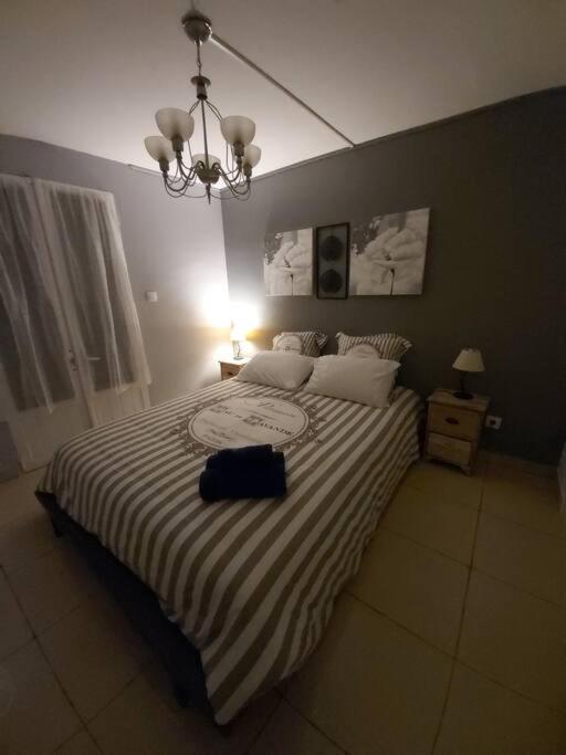 Postel nebo postele na pokoji v ubytování Appartement agréable, accès rapide.