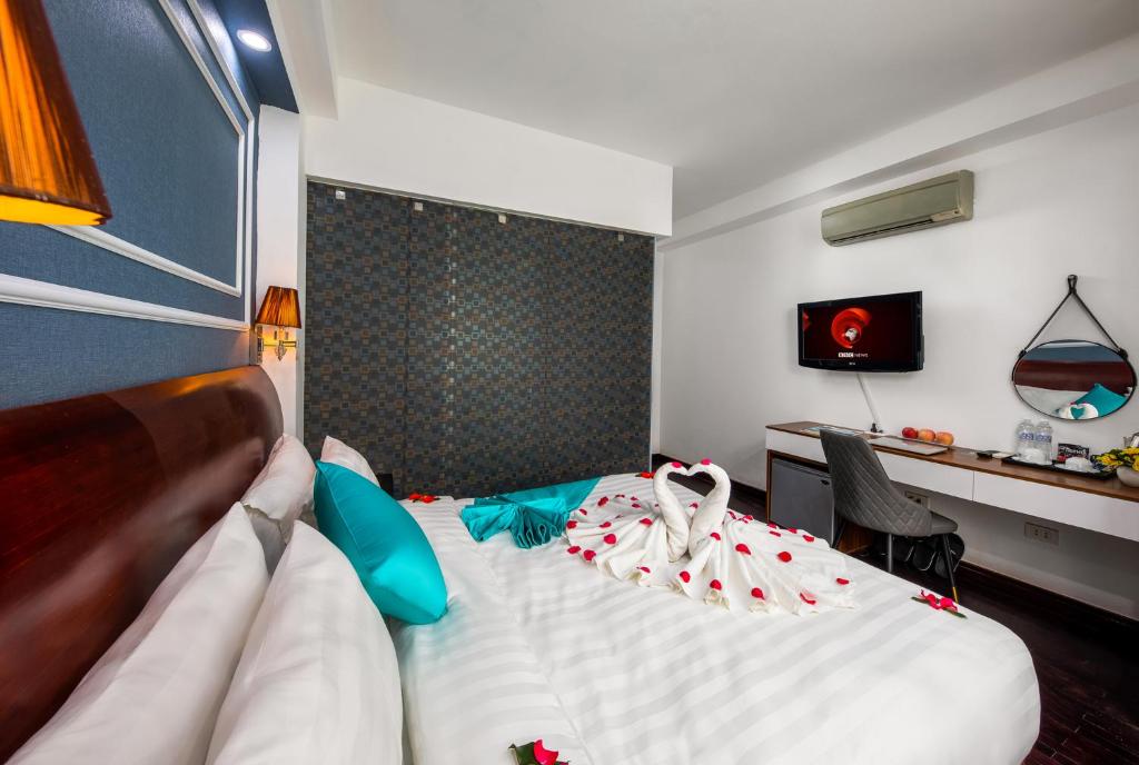 Postel nebo postele na pokoji v ubytování Hanoi Sisters Boutique Hotel & Spa & Travel