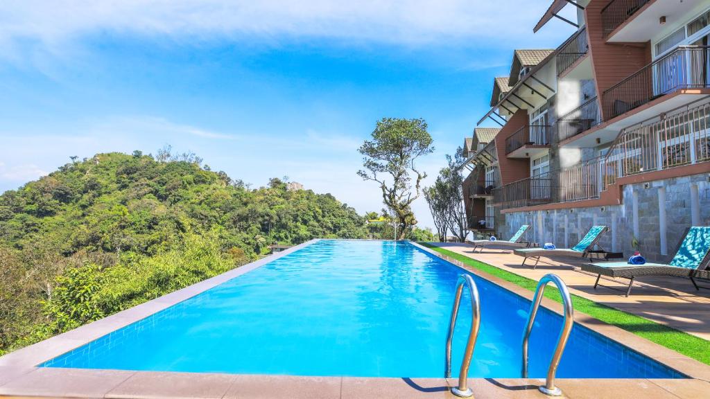 Bazén v ubytování Shola Crown Resort - Munnar nebo v jeho okolí