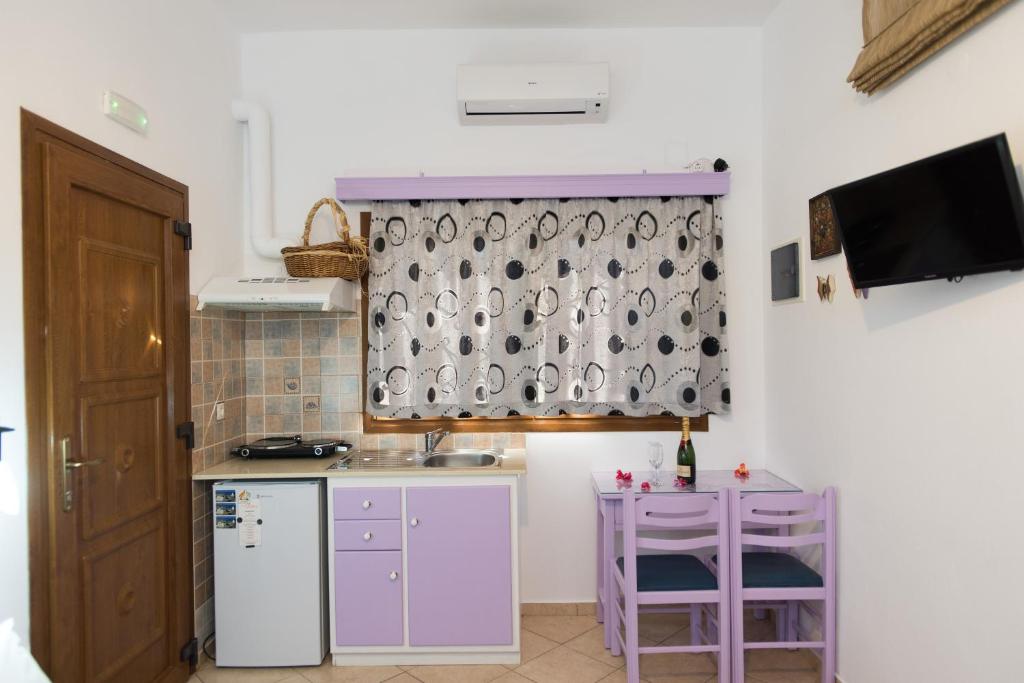 Kuchyň nebo kuchyňský kout v ubytování Irini Studios
