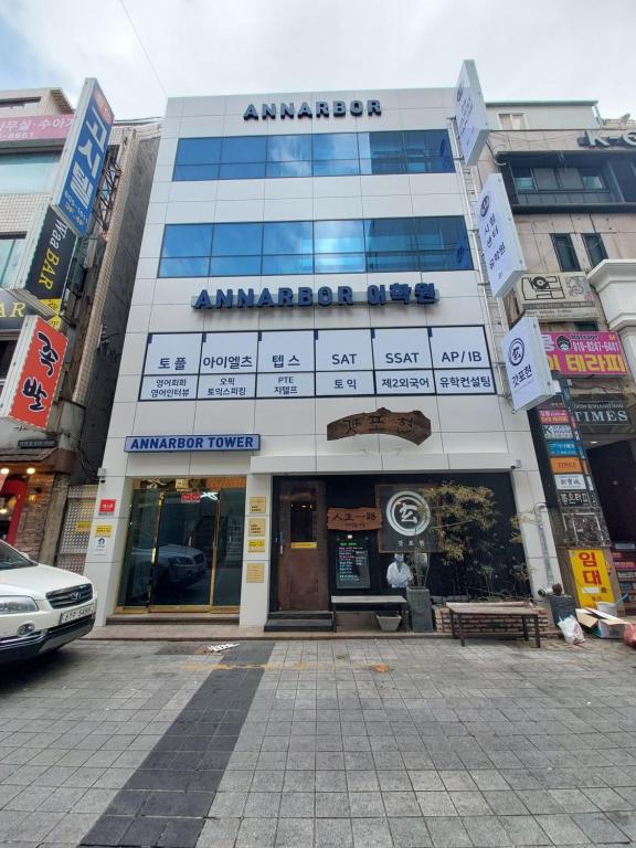 Gallery image of 24Guesthouse Seomyeon in Busan