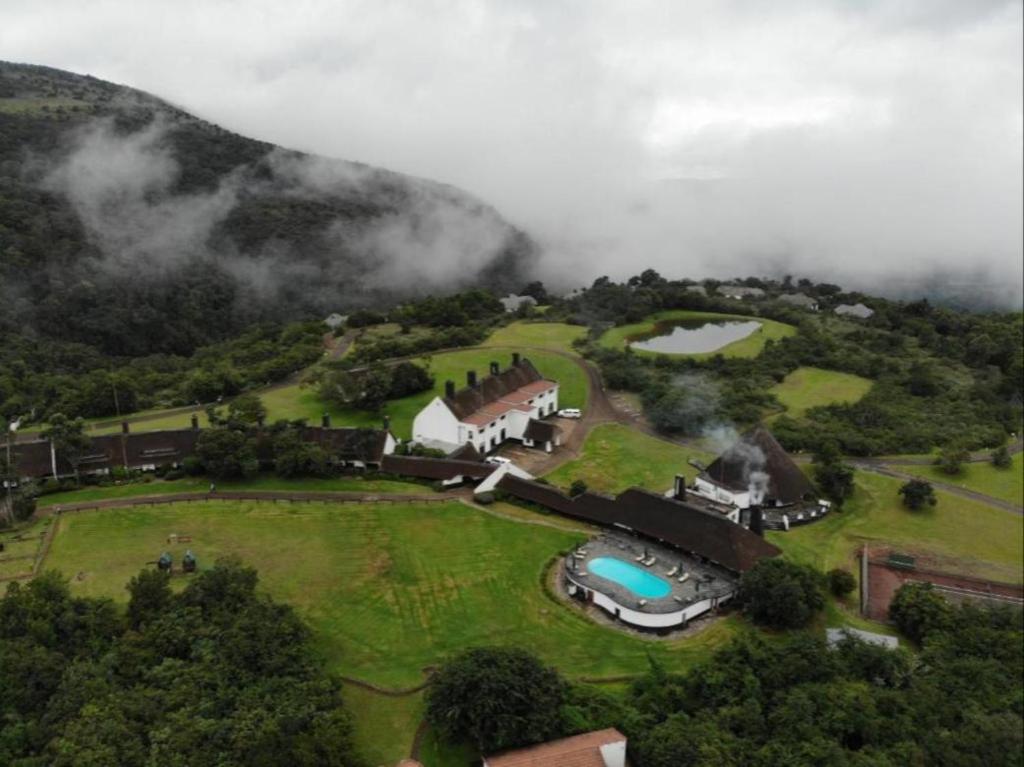 una vista aérea de una casa en una montaña en Blue Zone Leisure at Mount Sheba, en Pilgrim's Rest