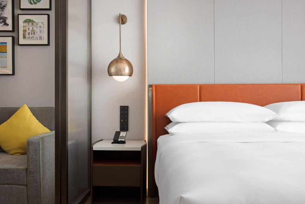 Letto o letti in una camera di Home2 Suites By Hilton Shenzhen Dalang