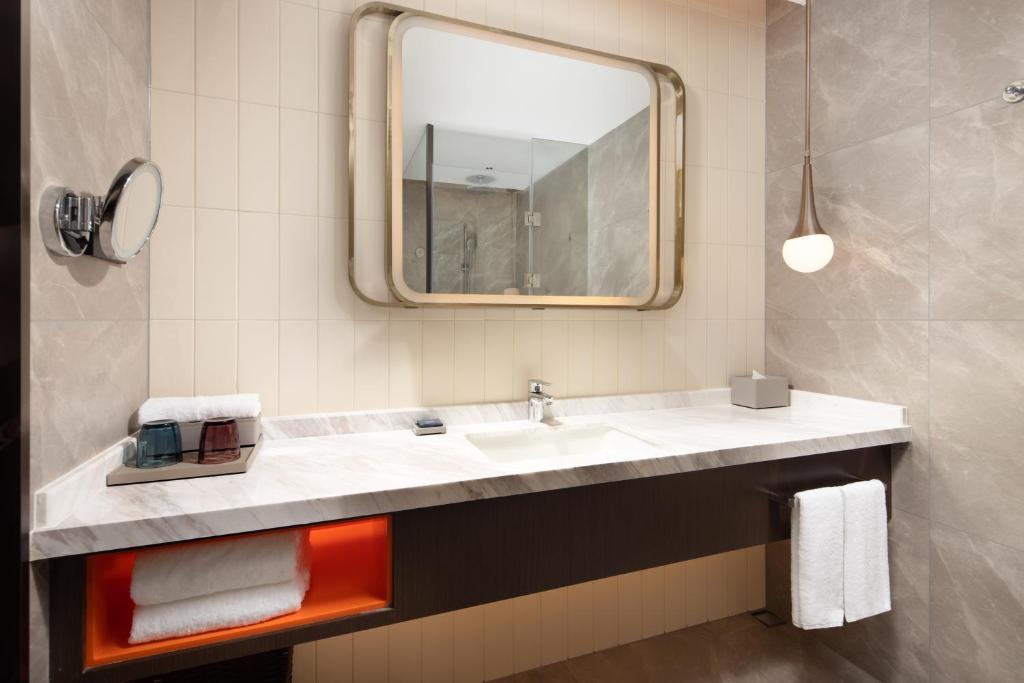 Bagno di Home2 Suites By Hilton Shenzhen Dalang