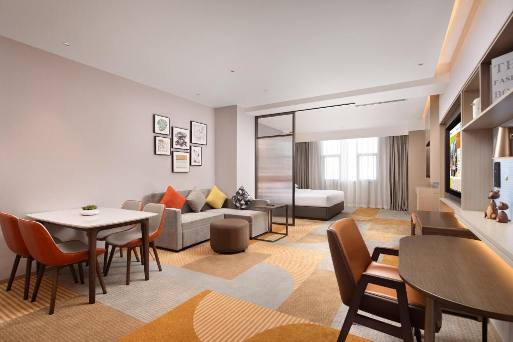 Area soggiorno di Home2 Suites By Hilton Shenzhen Dalang