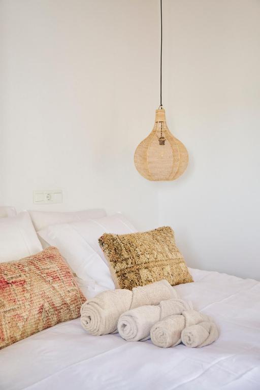 Postel nebo postele na pokoji v ubytování Finca las Calmas boutique hotel & retreats