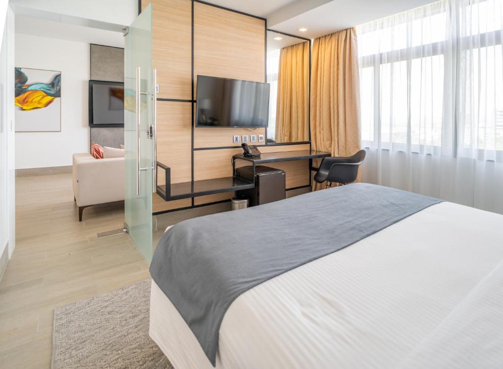 Postel nebo postele na pokoji v ubytování Sarova Imperial Hotel