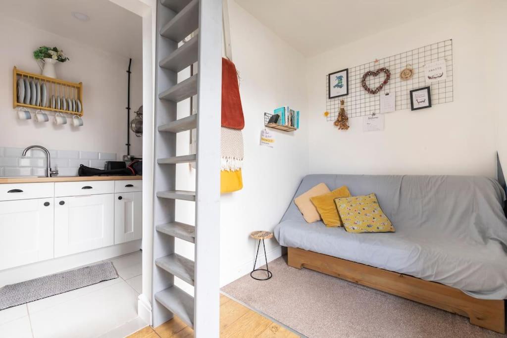 Seating area sa Bethel Nook, a cosy stay in the Welsh Valleys