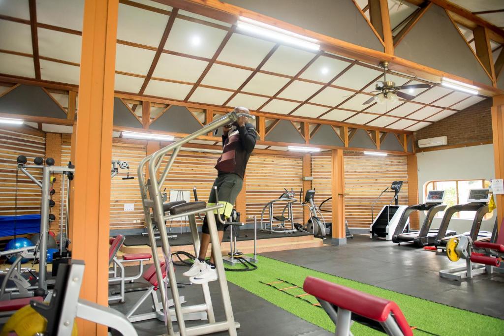 Fitness centrum a/nebo fitness zařízení v ubytování Hotel Safari Gate