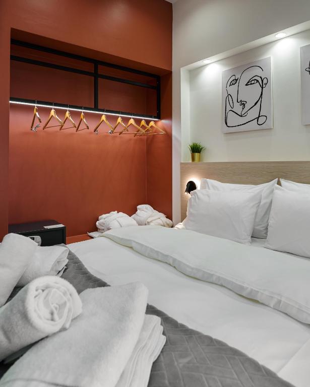 Posteľ alebo postele v izbe v ubytovaní Plane Tree Luxury Suites