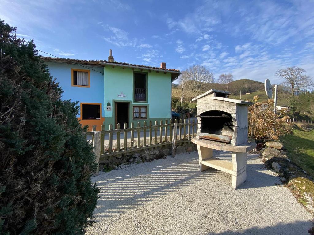 a house with a pizza oven in front of it at Casa El Marizal 1 Arriondas in Arriondas