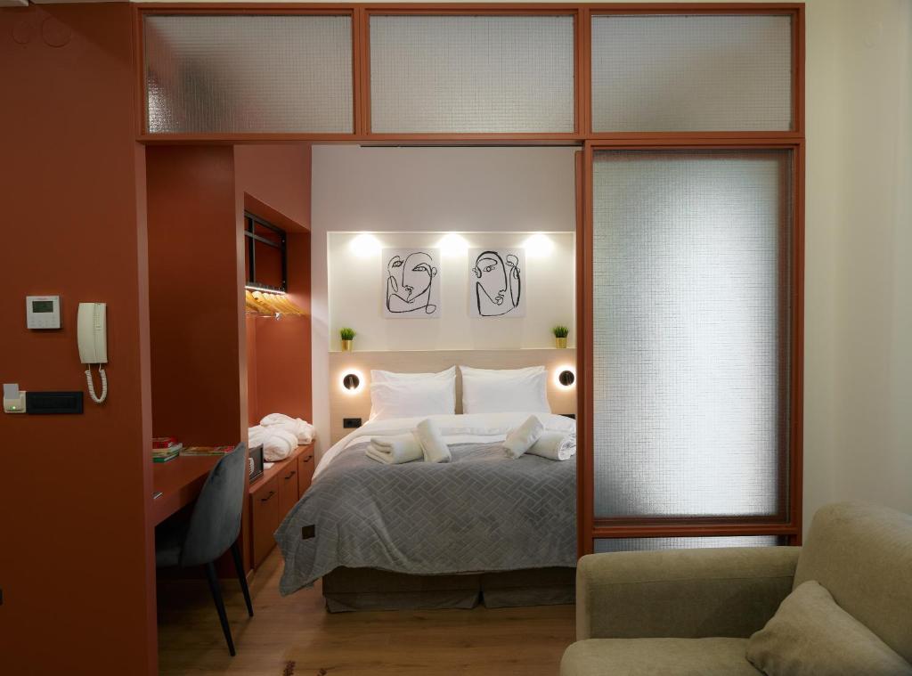 Posteľ alebo postele v izbe v ubytovaní Plane Tree Luxury Suites