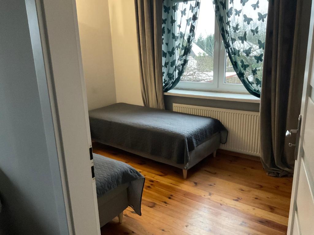 Tempat tidur dalam kamar di Apartamenty Jabłonowa